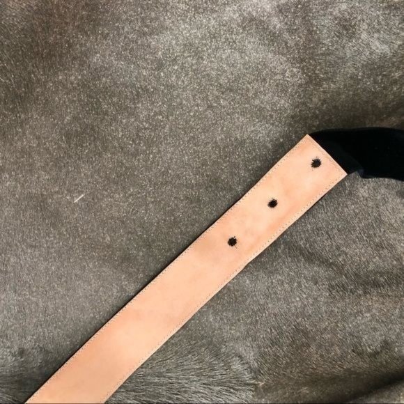 Louis Vuitton Velvet Leather Backed Branded Logo Buckle Belt - Picture 7 of 11